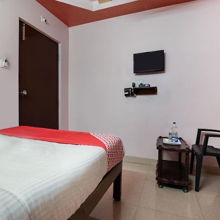 Oyo 10711 Hotel Nsnr Residency Visakhapatnam Buitenkant foto