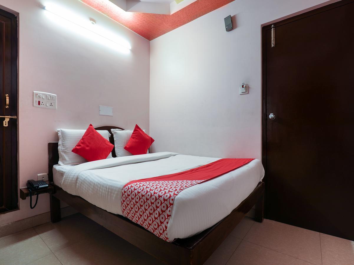Oyo 10711 Hotel Nsnr Residency Visakhapatnam Buitenkant foto
