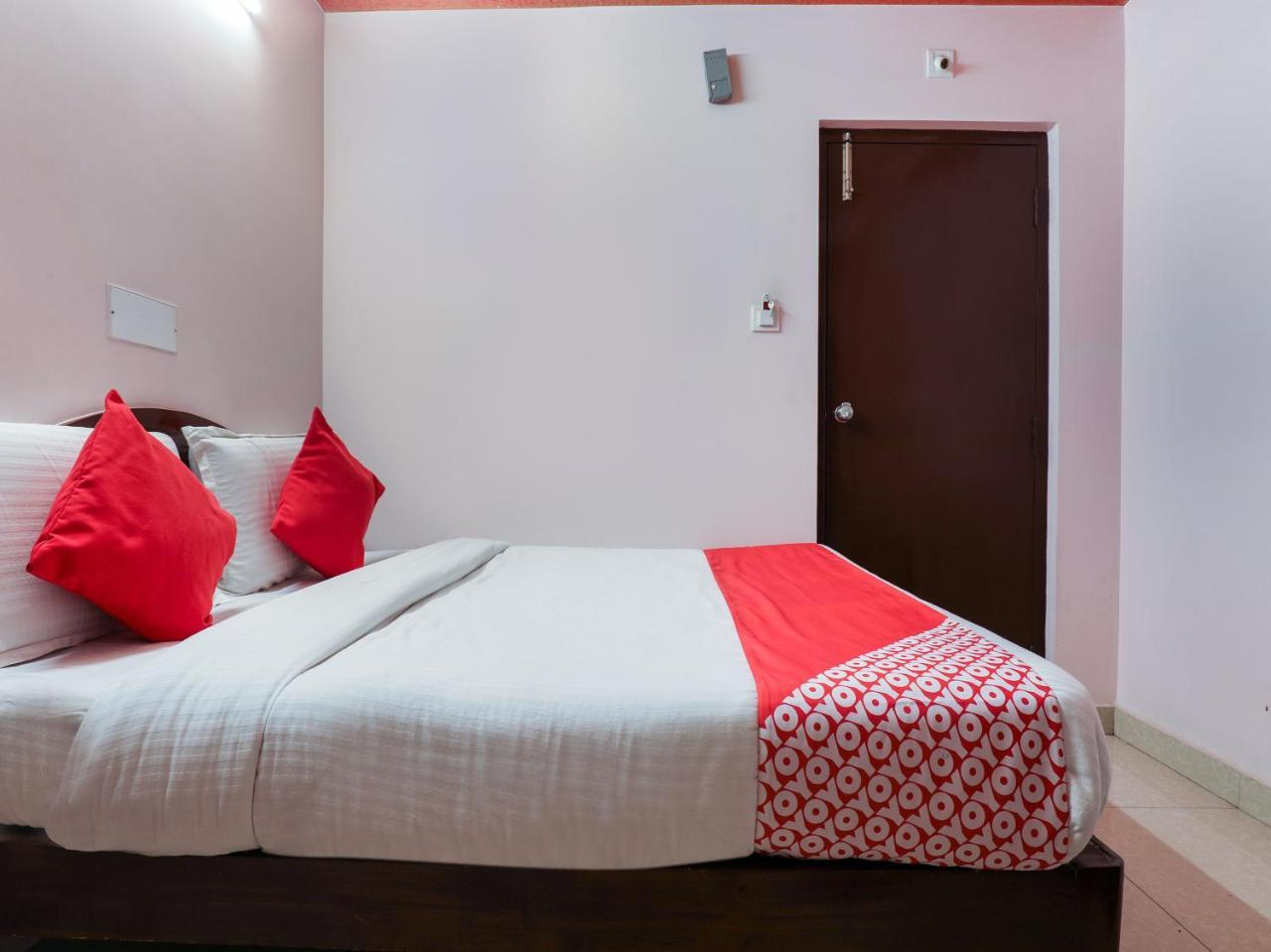 Oyo 10711 Hotel Nsnr Residency Visakhapatnam Buitenkant foto