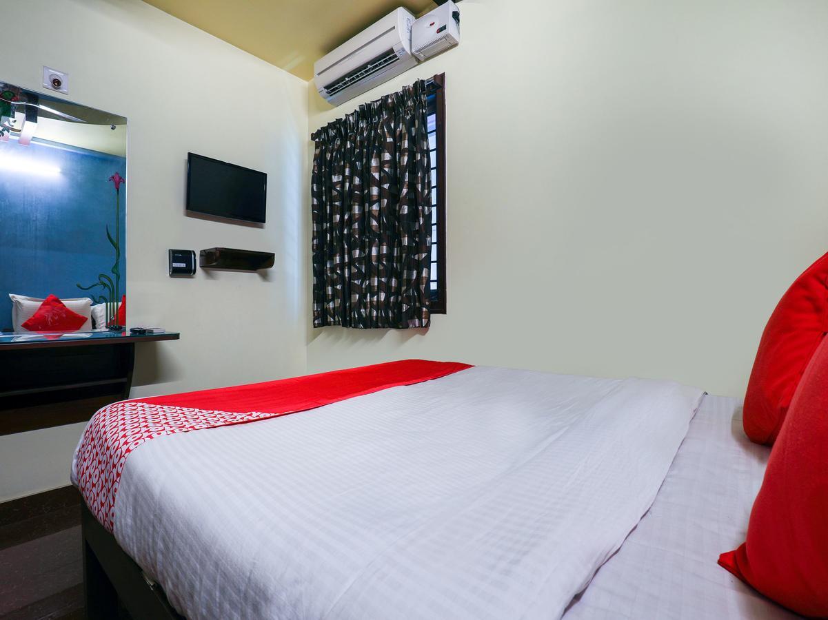 Oyo 10711 Hotel Nsnr Residency Visakhapatnam Buitenkant foto