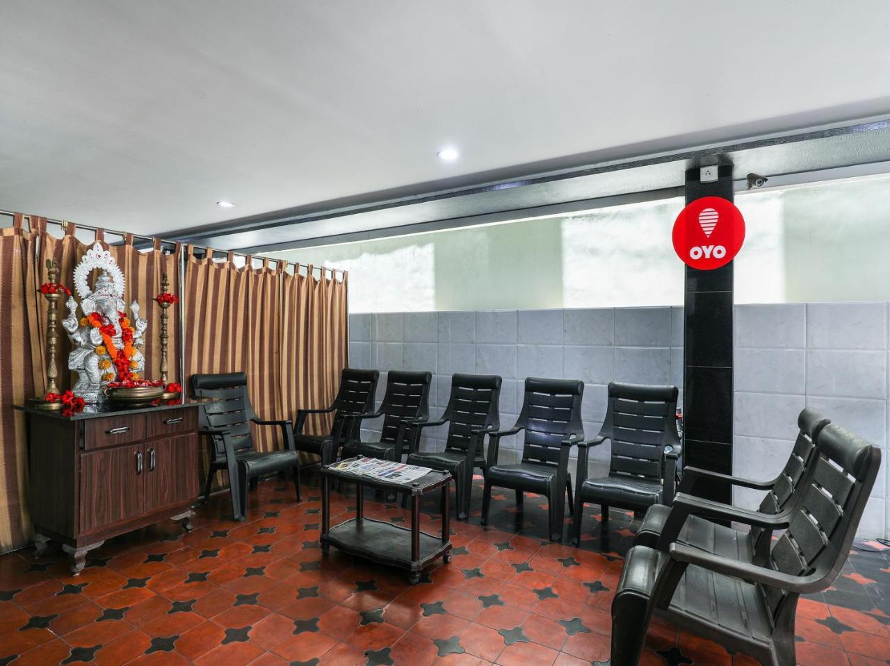 Oyo 10711 Hotel Nsnr Residency Visakhapatnam Buitenkant foto