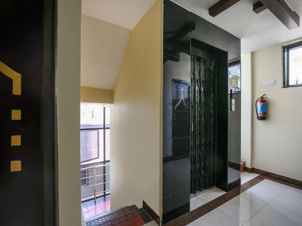 Oyo 10711 Hotel Nsnr Residency Visakhapatnam Buitenkant foto